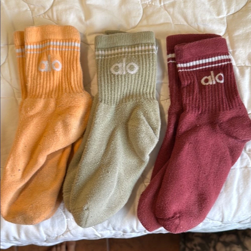 ALO Yoga Casual Crew Socks (set of 3 pairs) Orange, Green, Burgundy